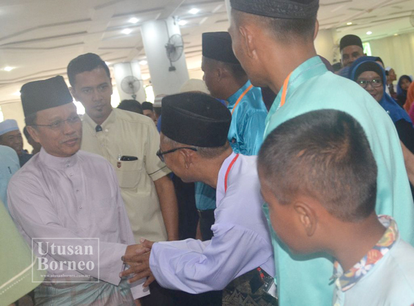 KEHADIRAN Shafie disambut girang oleh para jemaah Masjid al-Kauthar Tawau.