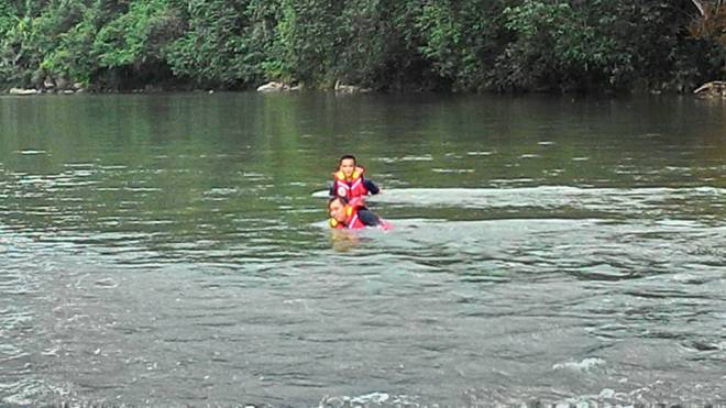 OPERASI dan menyelamat mangsa di Kg. Kaiduan.