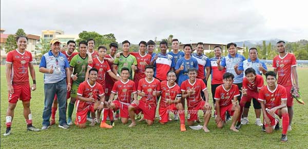 BARISAN pemain Sabah B19 bersama para pegawai selepas meraih kemenangan 3-0 ke atas Pahang.