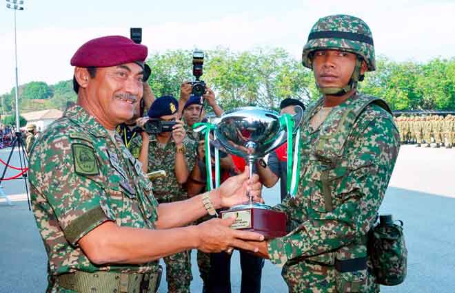 Perbarisan tamat latihan tentera darat 2021