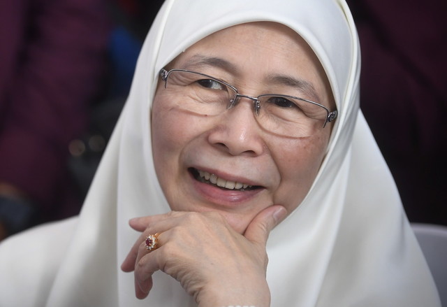 Wan Azizah nafi wujud dua kem dalam PKR  Utusan Borneo Online