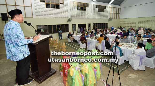  Daud berucap pada sambutan Hari Raya Aidilfitri di Dewan Serbaguna Kampung Brunei, Kimanis.