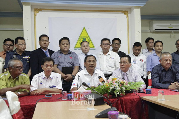 JAUJAN (tengah) ketika sidang media.