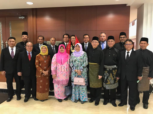 Ahli Parlimen Gps Berkecuali Tidak Keluar Dewan Seperti Bn Dan Pas Utusan Borneo Online