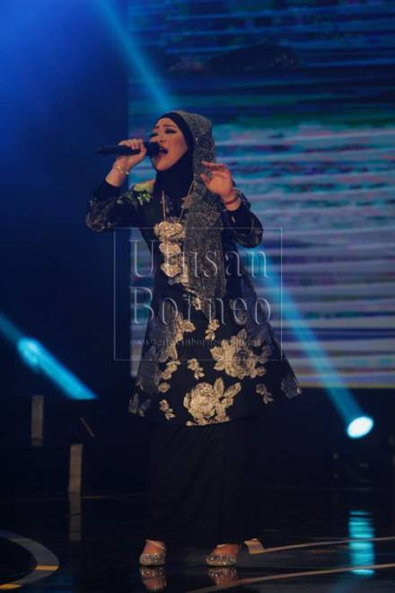 Persembahan memukau Siti Azliyani dengan lagunya “Sang Rajuna Hati”.