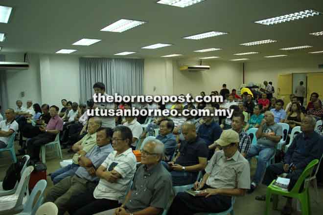  Sebahagian daripada peserta forum ‘THE ENDGAMES’ di Kuching, semalam.