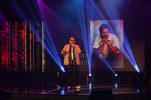 Zainal menyanyikan lagu “Rindu Hati Ku Rindu “ diumumkan juara Bintang P.Ramlee Zon Sarawak 2018.