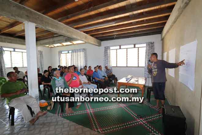  Para peserta yang menyertai sesi latihan bengkel SRI.