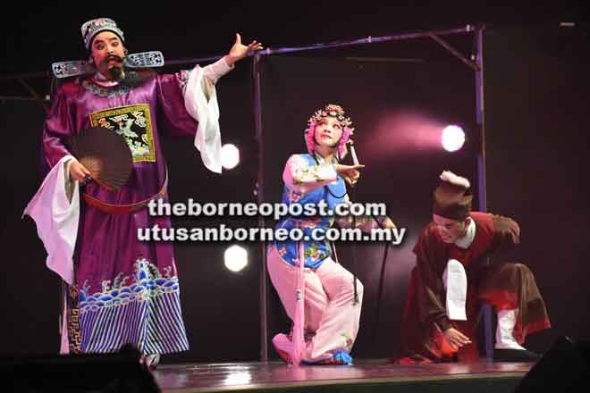  Hing Hua dari Putian Cultural Group tampil dengan persembahan opera.