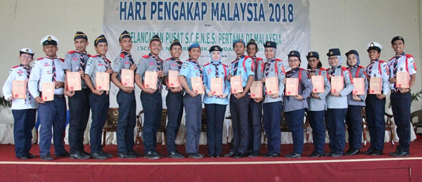 AHLI Pengakap Kelana seamai 18 orang dari seluruh Sabah menerima sijil dan ‘BP Award’ sempena perasmian sambutan itu.