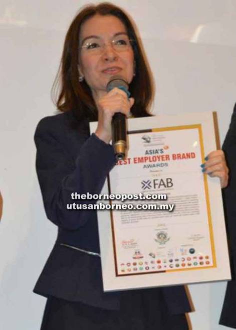  Maureen mengucapkan penghargaan sejurus selepas disampaikan ‘Asia’s Best Employer Brand Award 2018’ baru-baru ini.