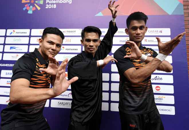  Tiga atlet silat negara akan membawa cabaran negara setelah masing-masing layak ke final acara pencak silat. — Gambar Bernama