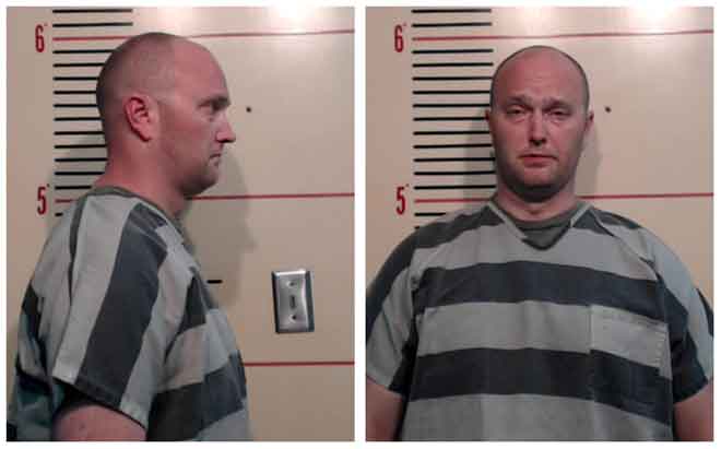 Gambar gabungan serahan Pejabat Syerif Daerah Parker menunjukkan              Oliver selepas ditangkap di Weatherford, Texas pada 5 Mei, 2017. — Gambar Reuters