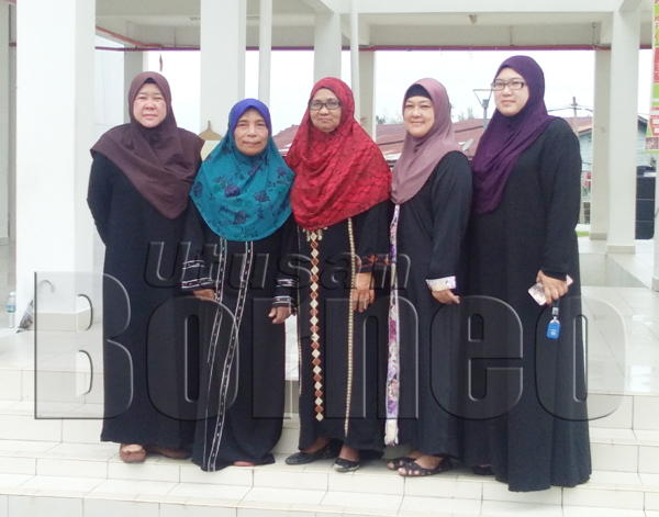 SEBAHAGIAN barisan Jawatankuasa Muslimah Masjid Al-Kauthar Tanjung Aru.