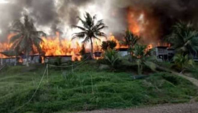 Kejadian kebakaran yang memusnahkan Rh Dagum Sangai, Nanga Makut di Katibas menyebabkan 297 penghuni hilang tempat tinggal, hari ini. - Foto media sosial 