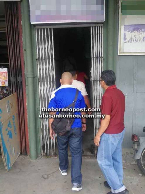  Pasukan D7 IPD Sibu menyerbu sebuah pusat hiburan di Sibu petang kelmarin.