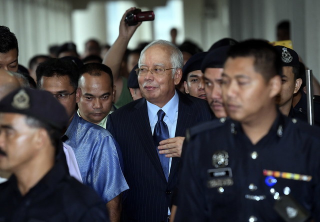 Gambar fail menunjukkan Najib selepas didakwa atas beberapa pertuduhan di bawah akta SPRM berhubung kemasukan wang RM2.6 Bilion ke dalam akaun beliau di Kompleks Mahkamah Jalan Duta pada Khamis lepas.