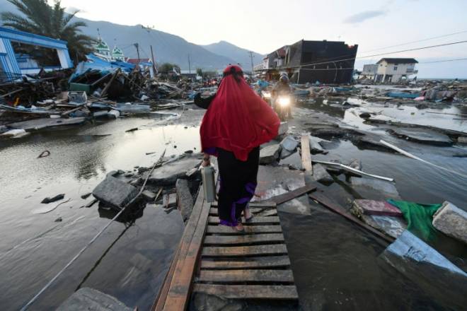 Sulawesi Tengah dihancurkan oleh gempa dan tsunami pada malam Jumaat (28 September), membunuh sekurang-kurangnya 844 orang. - Gambar AFP