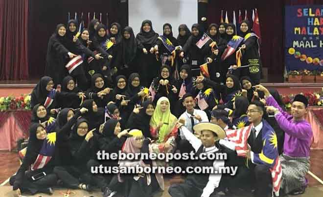  Jawatankuasa penganjur Perhimpunan Khas Sambutan Hari Malaysia dan Maal Hijrah IPGKTAR Kota Samarahan merakamkan kenangan.