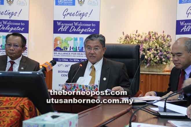  Mohamad Morshidi pada sidang media mengenai penganjuran Persidangan Global dan Perhimpunan Agung ‘Alliance for Health Cities’ Ke-8 semalam.