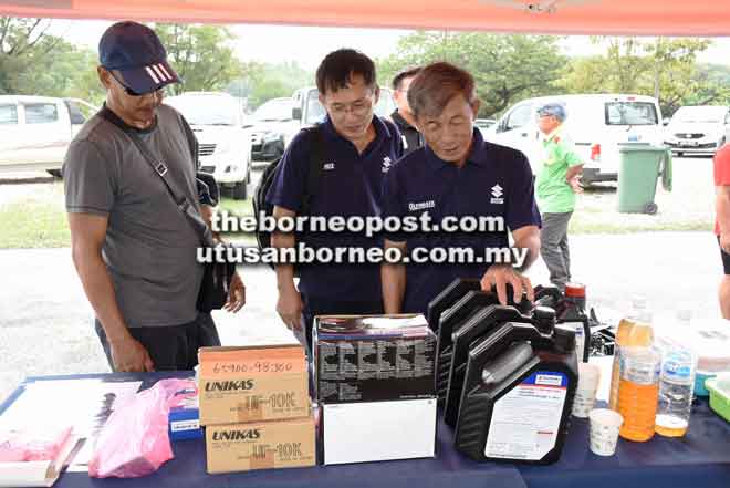  Para pelanggan mengunjungi tapak pameran sempena ‘KTS Trading Suzuki Outboard Engine Customer Day and Service Campaign’ semalam.