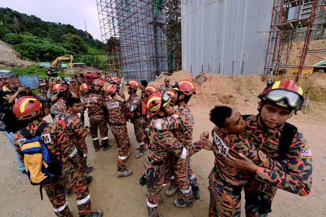 Lebuhraya berkembar bukit kukus