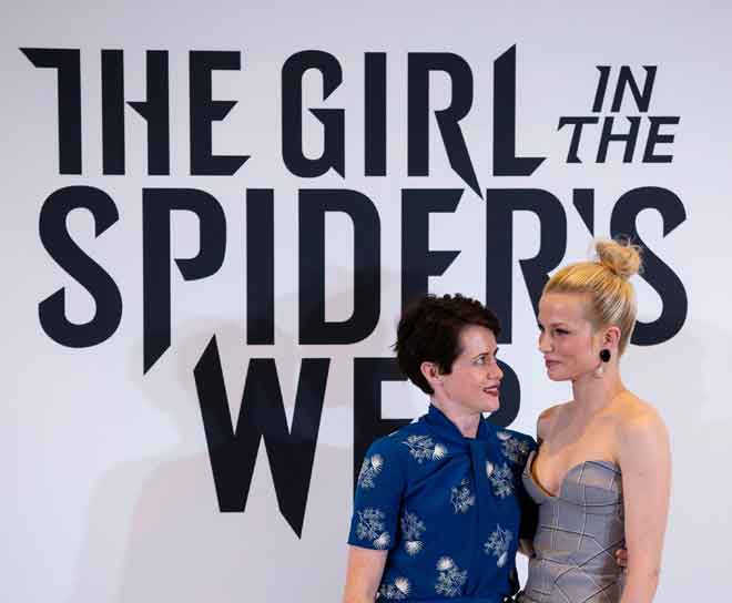  Gambar fail bertarikh 11 Jun 2018 ini menunjukkan Claire Foy (kiri) dan Sylvia Hoeks bergambar bersama semasa sesi promosi filem ‘The Girl in the Spider’s Web’ di Barcelona. — Gambar AFP