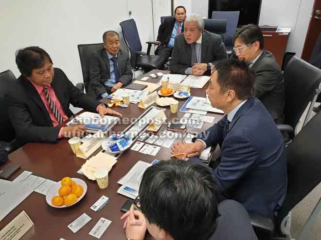  Awang Tengah bersama pengurusan syarikat Jepun yang tertarik untuk melabur di Sarawak.