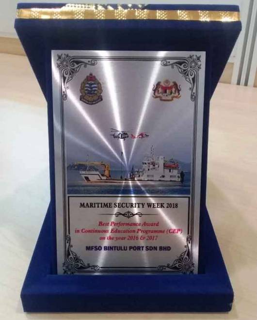  Anugerah Prestasi Terbaik dalam Program Pendidikan Berterusan untuk tahun 2016 hingga 2017 sempena Minggu Keselamatan Maritim 2018 yang diterima oleh Bintulu Port Sdn Bhd.