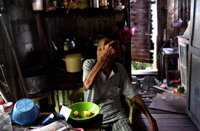 Fah Hin ketika menceritakan tentang anak kesayangannya, mendiang Kiom Joong.