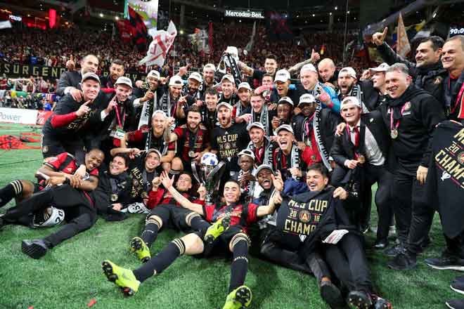  Atlanta United meraikan kejayaan memenangi MLS selepas menewaskan Portland Timber di Stadium Mercedes-Benz. — Gambar Reuters