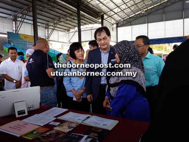  Baru ketika menghadiri Hari Kerjaya KKR di Lawas semalam.