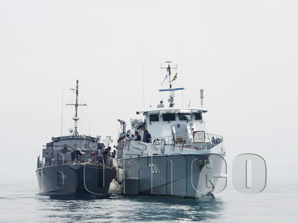 KD Sri Gaya dan BRP Anastacio Cacaroyin memulakan pertemuan di laut.