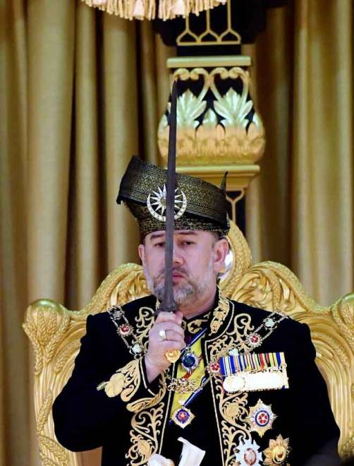  Yang di-Pertuan Agong Sultan Muhammad V ketika Istiadat Pertabalan Yang di-Pertuan Agong Ke-XV di Istana Negara pada 24 April 2017. — Gambar Bernama