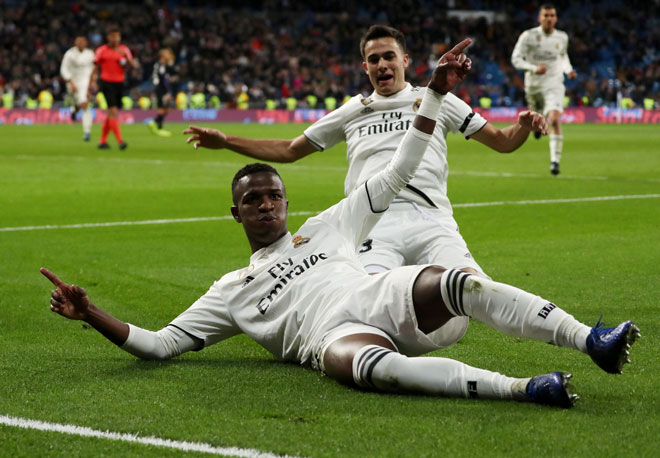  Vinicius (depan) meraikan jaringannya ketika membantu Real menewaskan Leganes pada perlawanan peringkat 16 terakhir Copa del Rey di Santiago Bernabeu, Madrid Rabu  lepas.  — Gambar Reuters