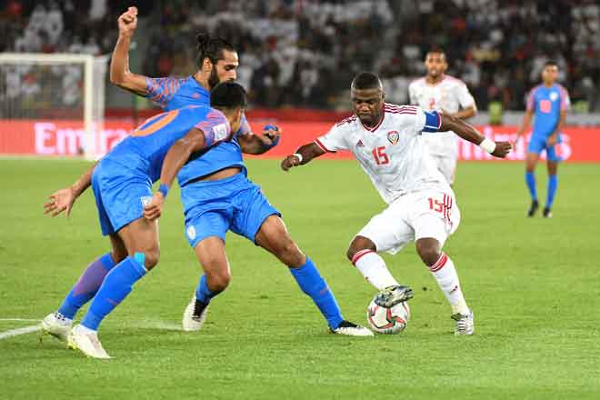  Antara babak-babak aksi perlawanan Piala Asia Kumpulan A di antara India dan UAE di Stadium Zayed Sports City di Abu Dhabi. — Gambar AFP