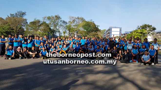  Lim (sebelas kiba) enggau Mohd Sabri (dua belas kiba) sereta Coach Nan begambar bala mayuh enggau raban polis bukai ti udah nyereta program nya kemari.