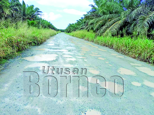 Jalan Salimpodon Darat-Mantus sejauh 4km semakin rosak apabila hujan.