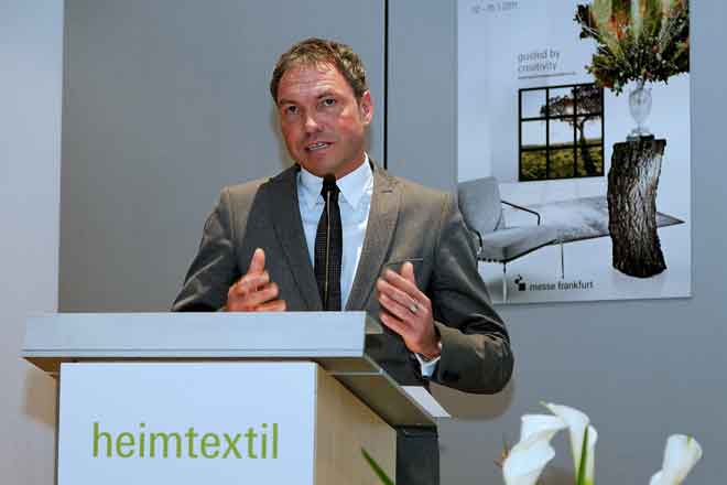  Schmidt menyampaikan ucapannya semasa Pameran Perdagangan Heimtextil di Frankfurt, Jerman baru-baru ini. — Gambar Bernama 