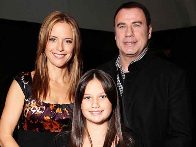  Gambar fail menunjukkan John Travolta bersama isterinya, Kelly Preston dan anak perempuan mereka.