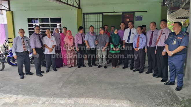  Rombongan Ziarah Cakna mengunjungi rumah pelajar terpilih di Betong.