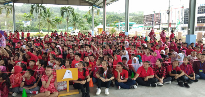  Keceriaan jelas terpancar pada wajah murid-murid SKJB dalam menyambut TBC di sekolah tersebut. 