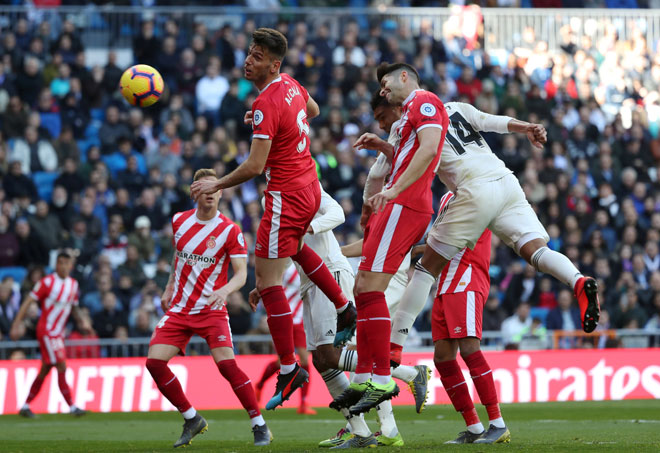  Antara babak-babak aksi perlawanan La Liga di antara Real Madrid dan Girona yang berlangsung di Santiago Bernabeu, Madrid. — Gambar Reuters