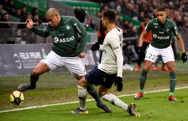  Antara babak-babak aksi perlawanan Ligue 1 di antara St Etienne dan PSG di Stadium Geoffroy Guichard. — Gambar AFP