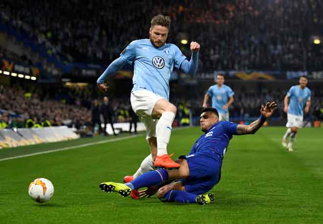  Antara babak-babak aksi perlawanan Liga Europa peringkat 32 pasukan terakhir di antara Chelsea dan Malmo di Stamford Bridge, London. — Gambar Reuters