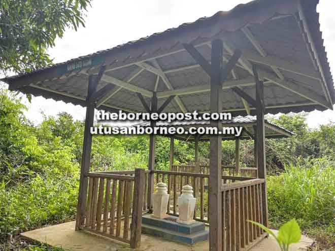  Makam Dato Godam, antara sejarah yang terdapat di Pusa.