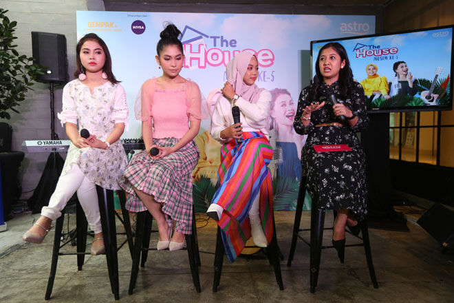  (Dari kiri) Wani Kayrie, Sissy Imann, Sarah Suhairi dan Ketua Kandungan Gempak Nazihah Dalhar semasa sidang media di Kuala Lumpur awal minggu ini. — Gambar Astro