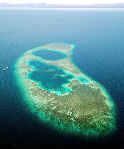 Lubang Biru ditemui di Terumbu Tingkayu oleh sekumpulan penyelam skuba di Teluk Darvel. - Gambar Bernama 