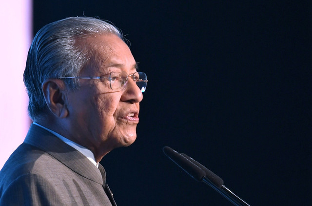  Dr Mahathir menyampaikan ucaptama pada Invest Malaysia 2019 hari ini.