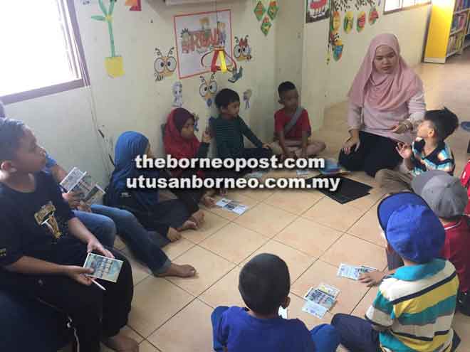  Bala nembiak mendingka jaku tangkan sebedau program belabuh.